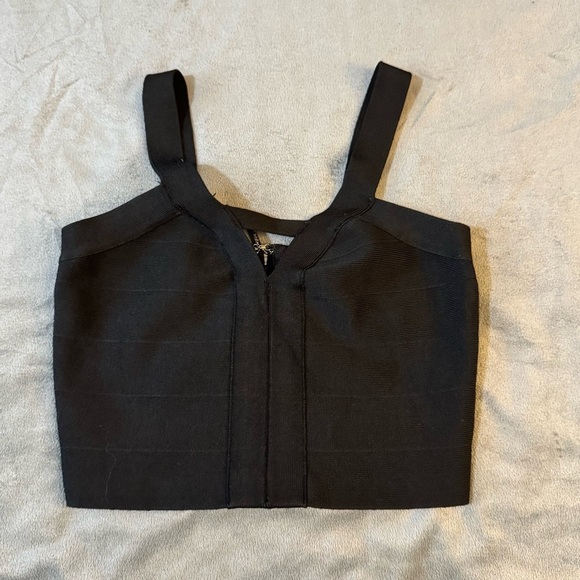 Guess Black Fitted Crop Tank Top

#1112 - Picture 2 of 8